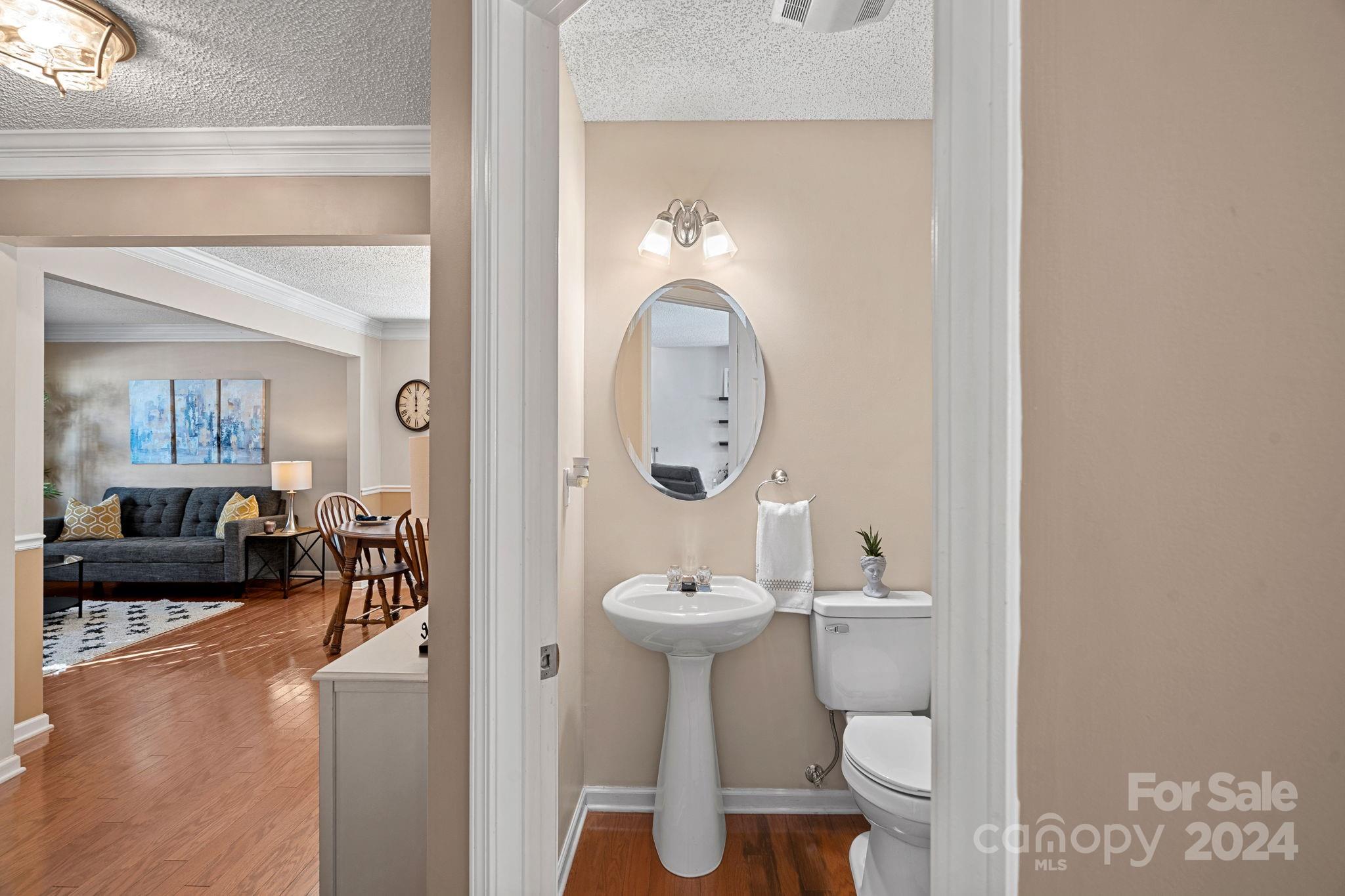 5012 Mesa Court