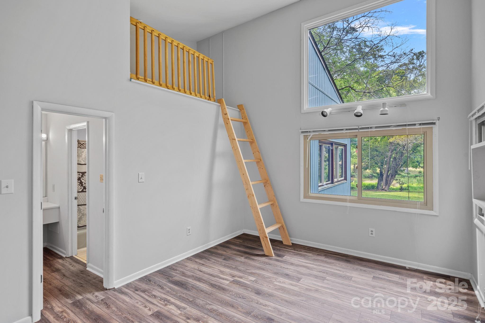 640 Lochaven Road