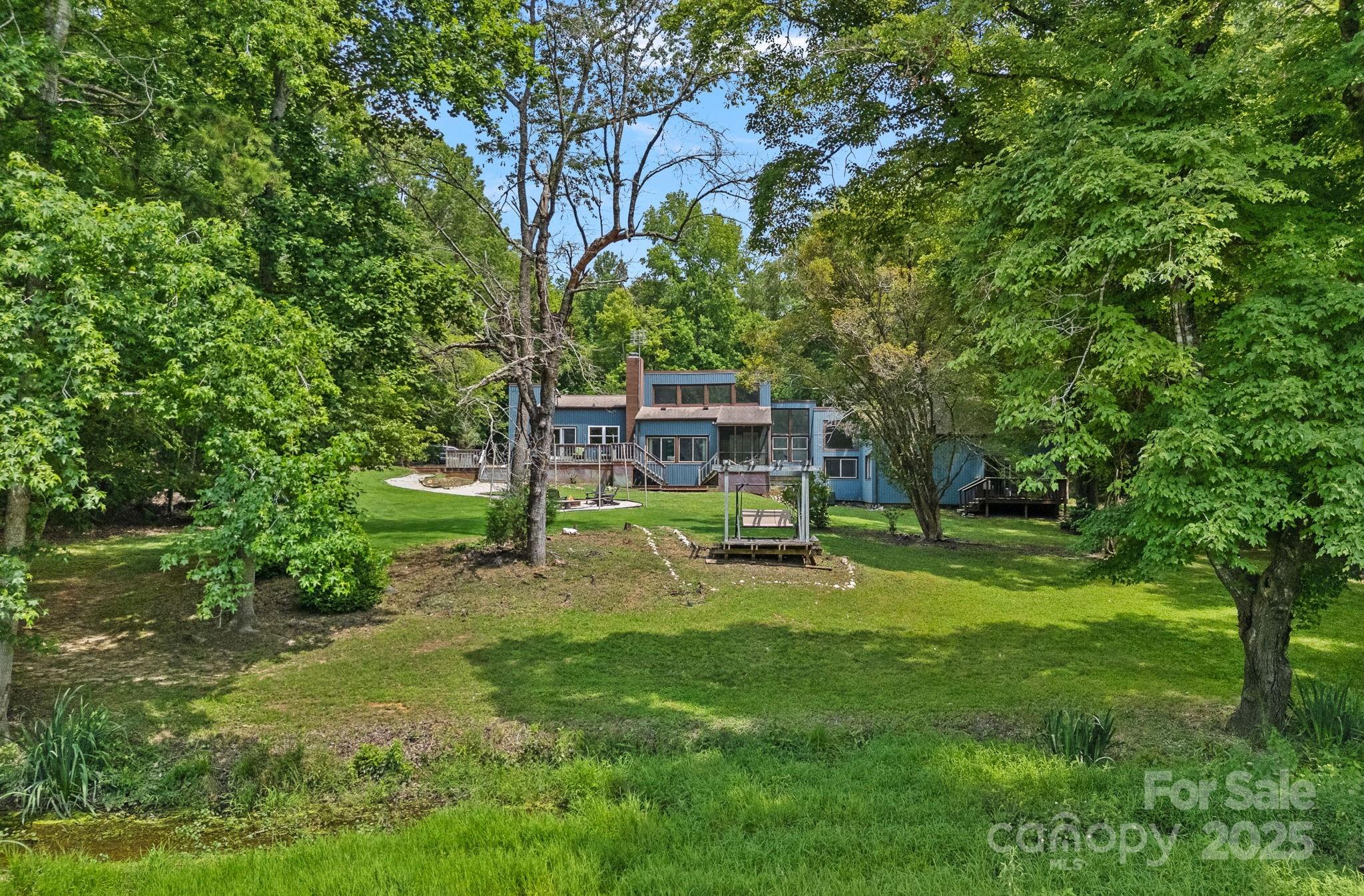 640 Lochaven Road