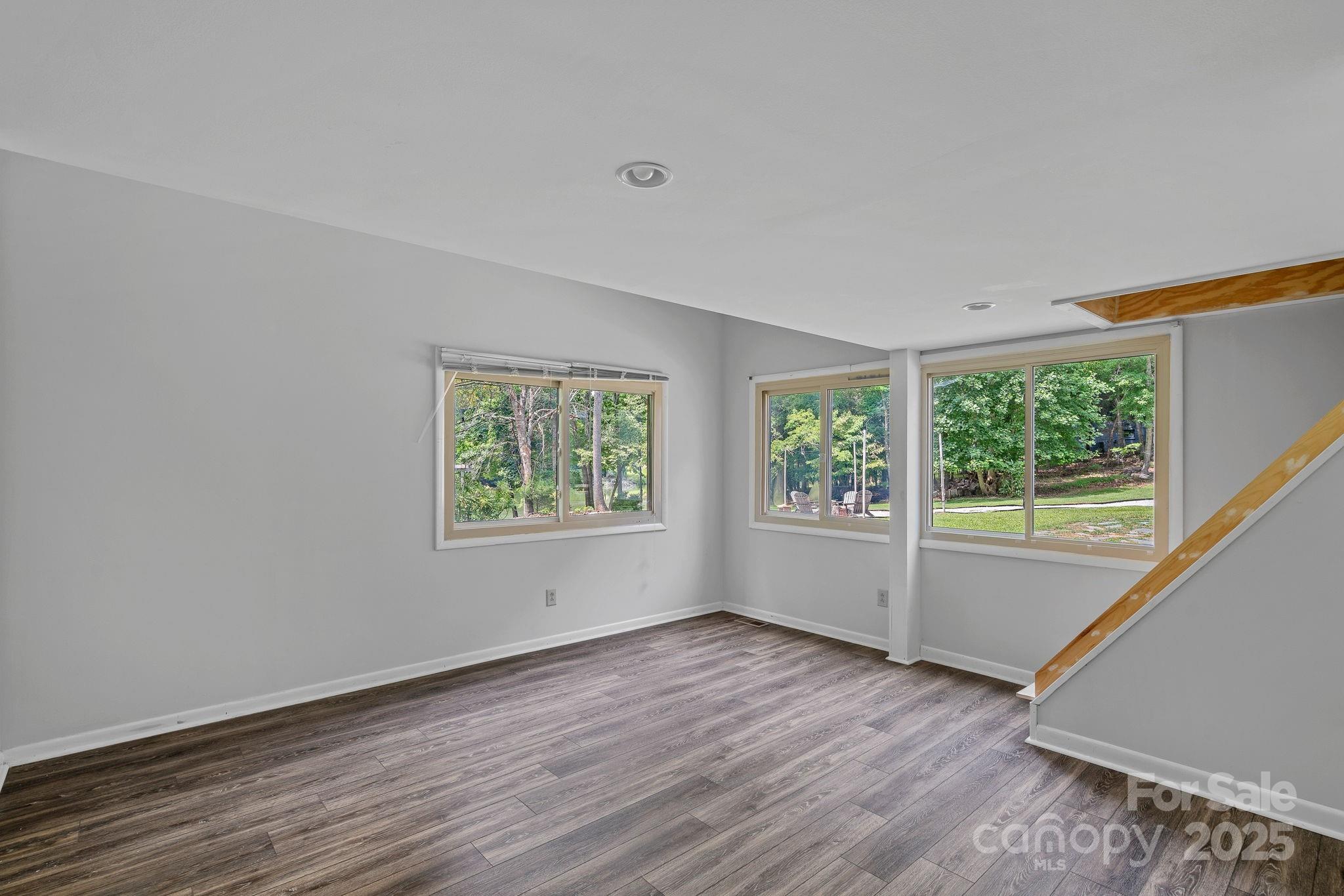 640 Lochaven Road