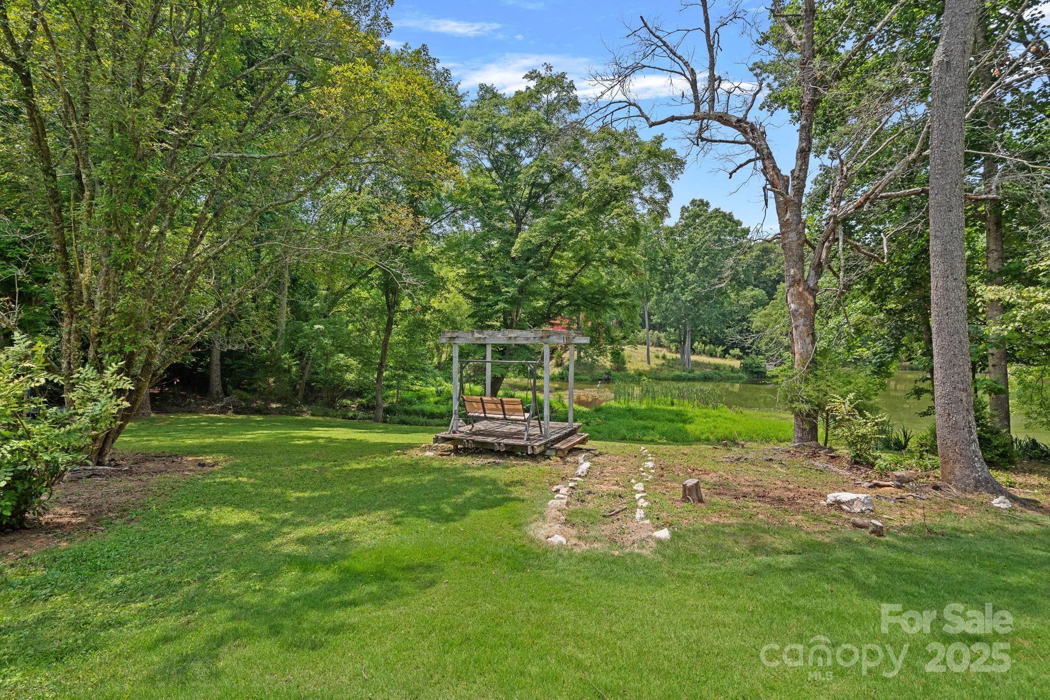 640 Lochaven Road