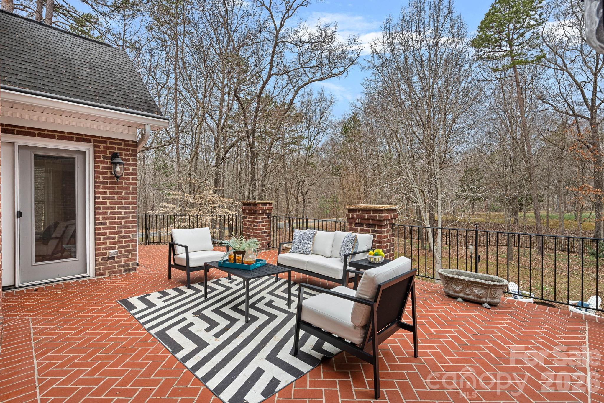 1317 Longleaf Court