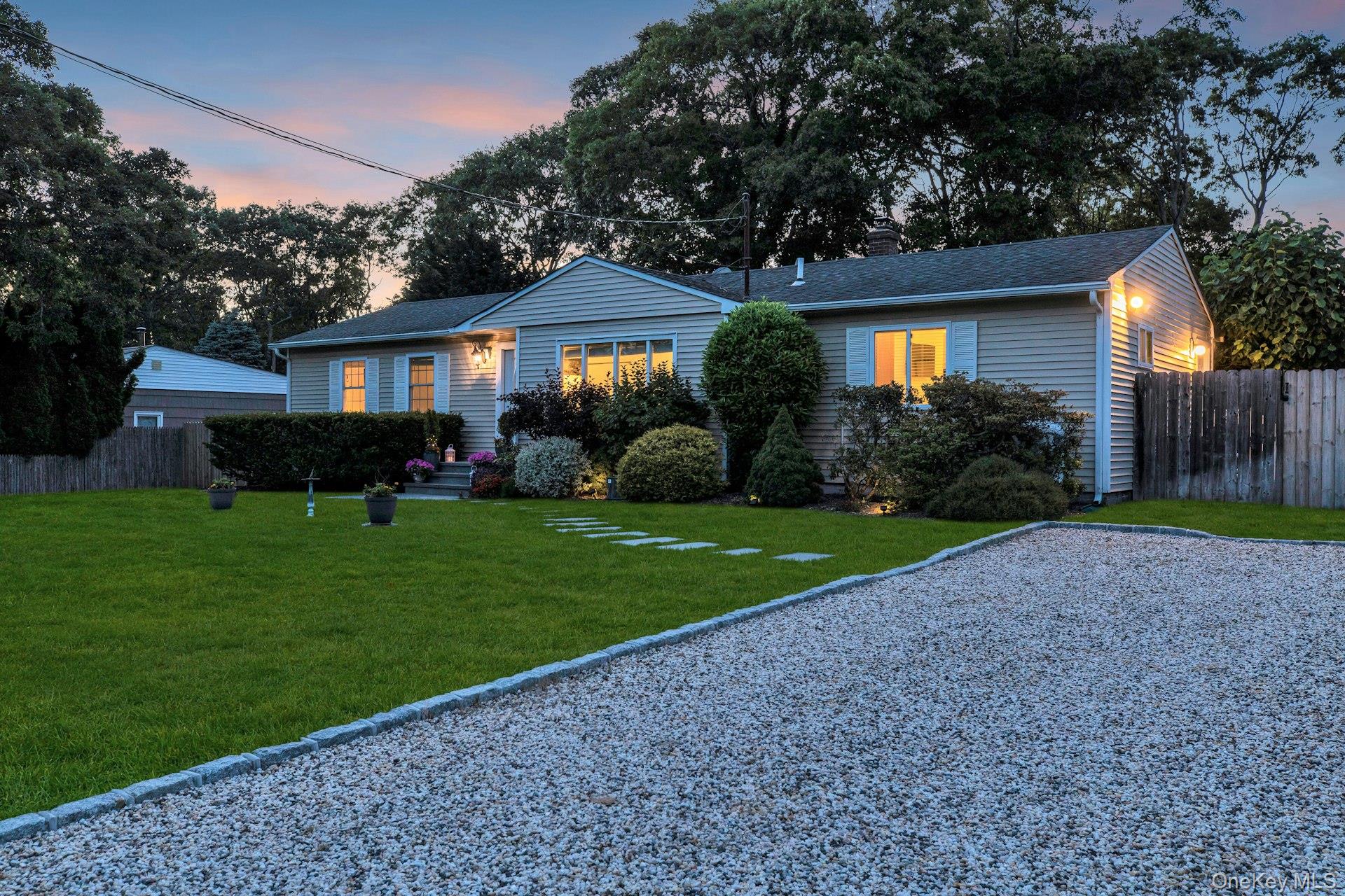 116 W Tiana Road