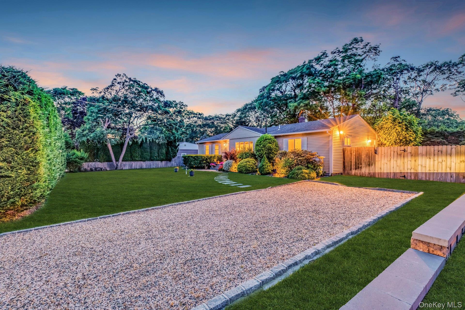 116 W Tiana Road