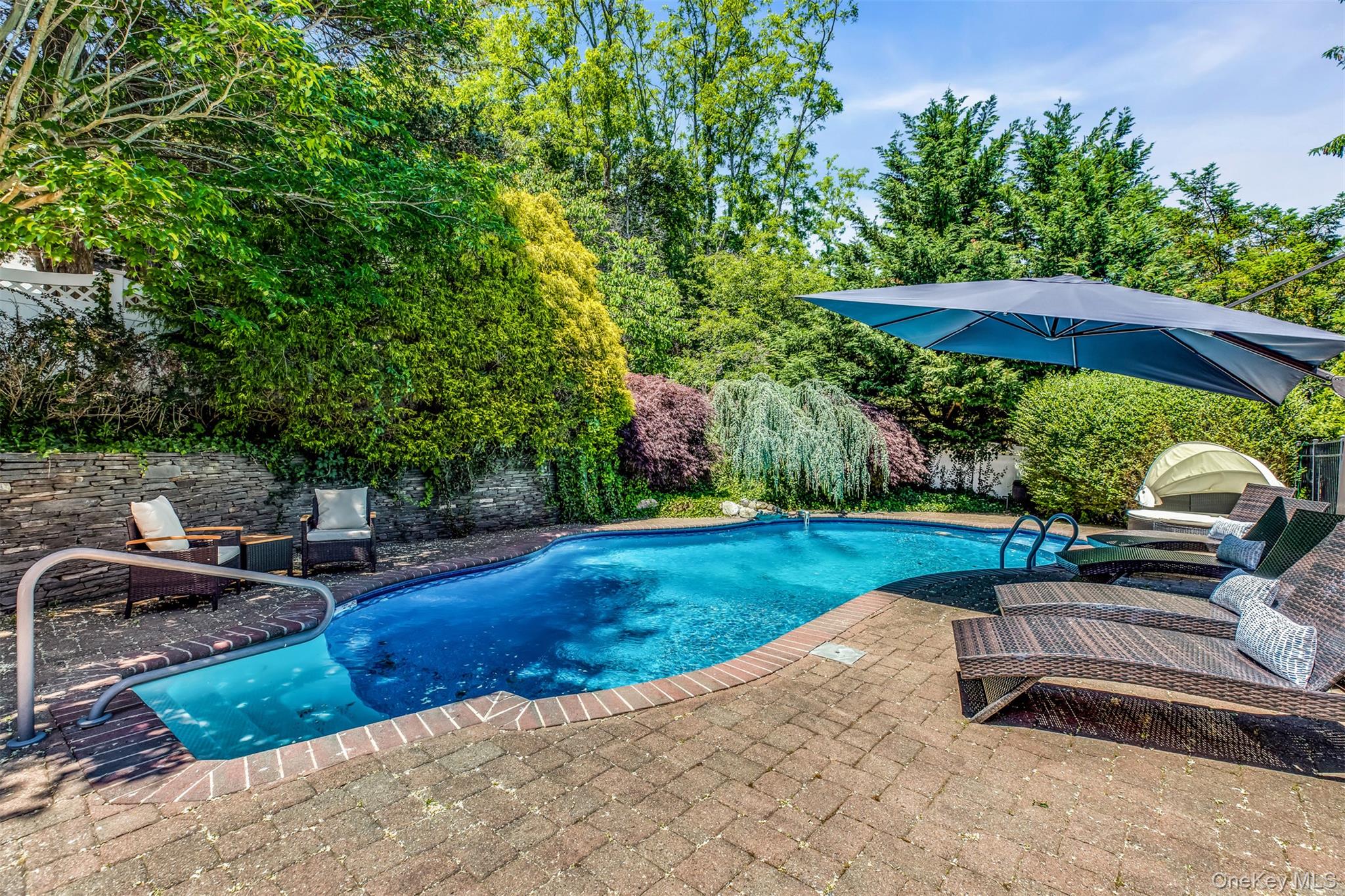 345 Colonial Road