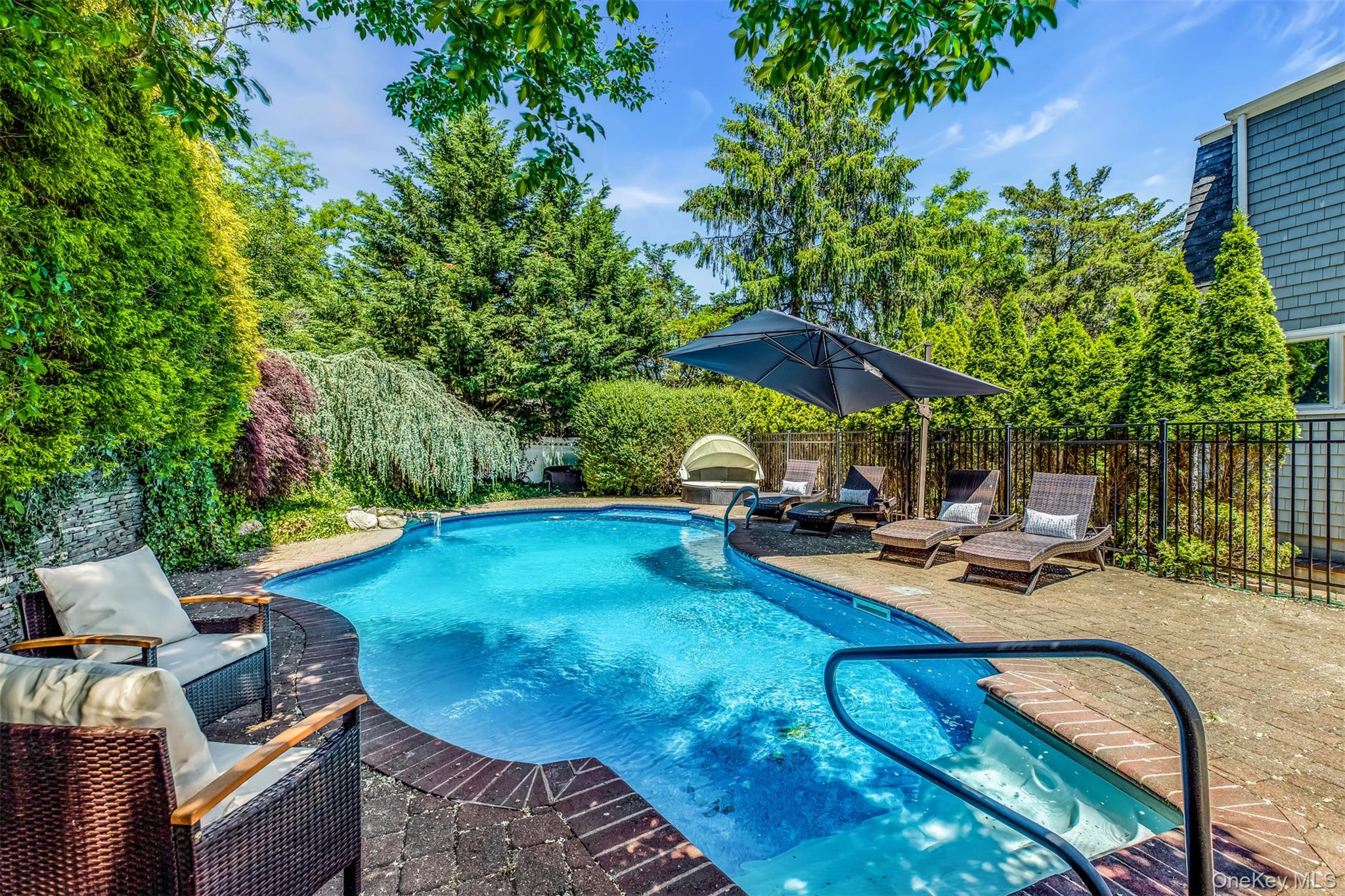 345 Colonial Road
