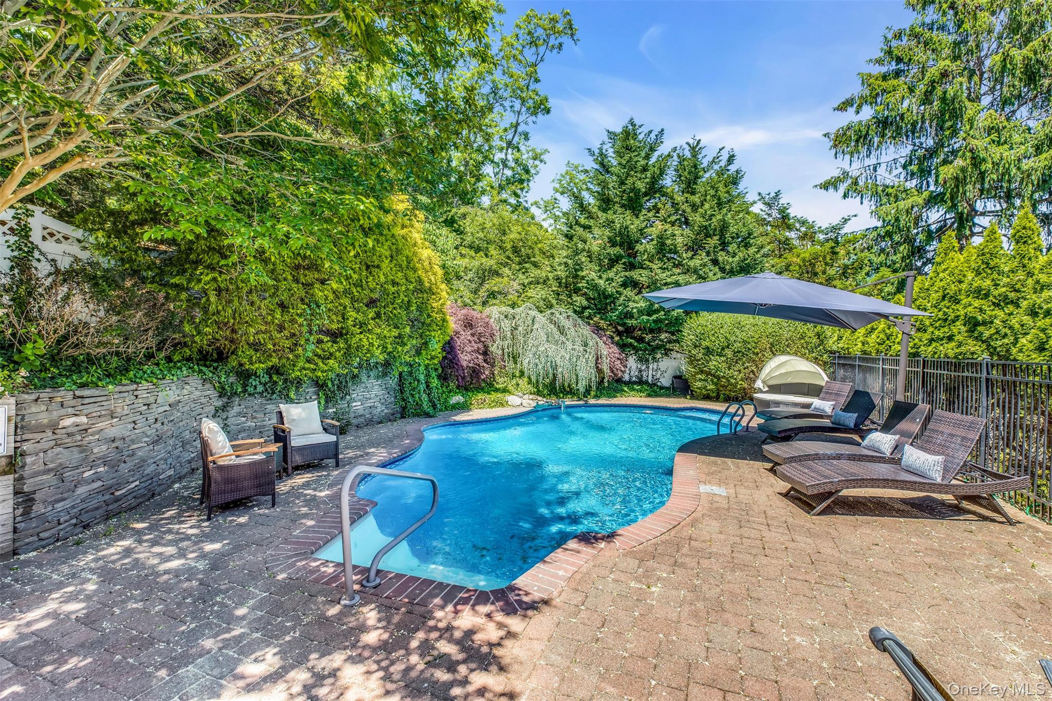 345 Colonial Road