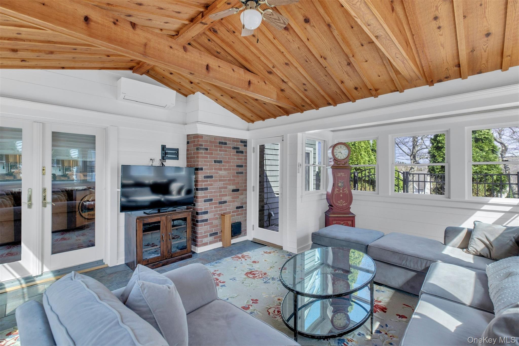345 Colonial Road