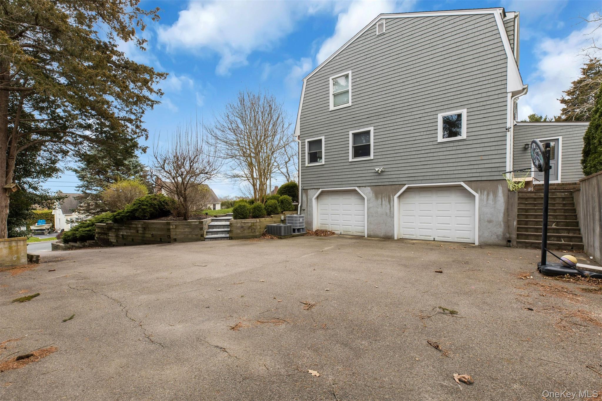 345 Colonial Road