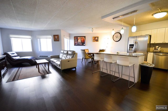 290 Anderson Street 2G