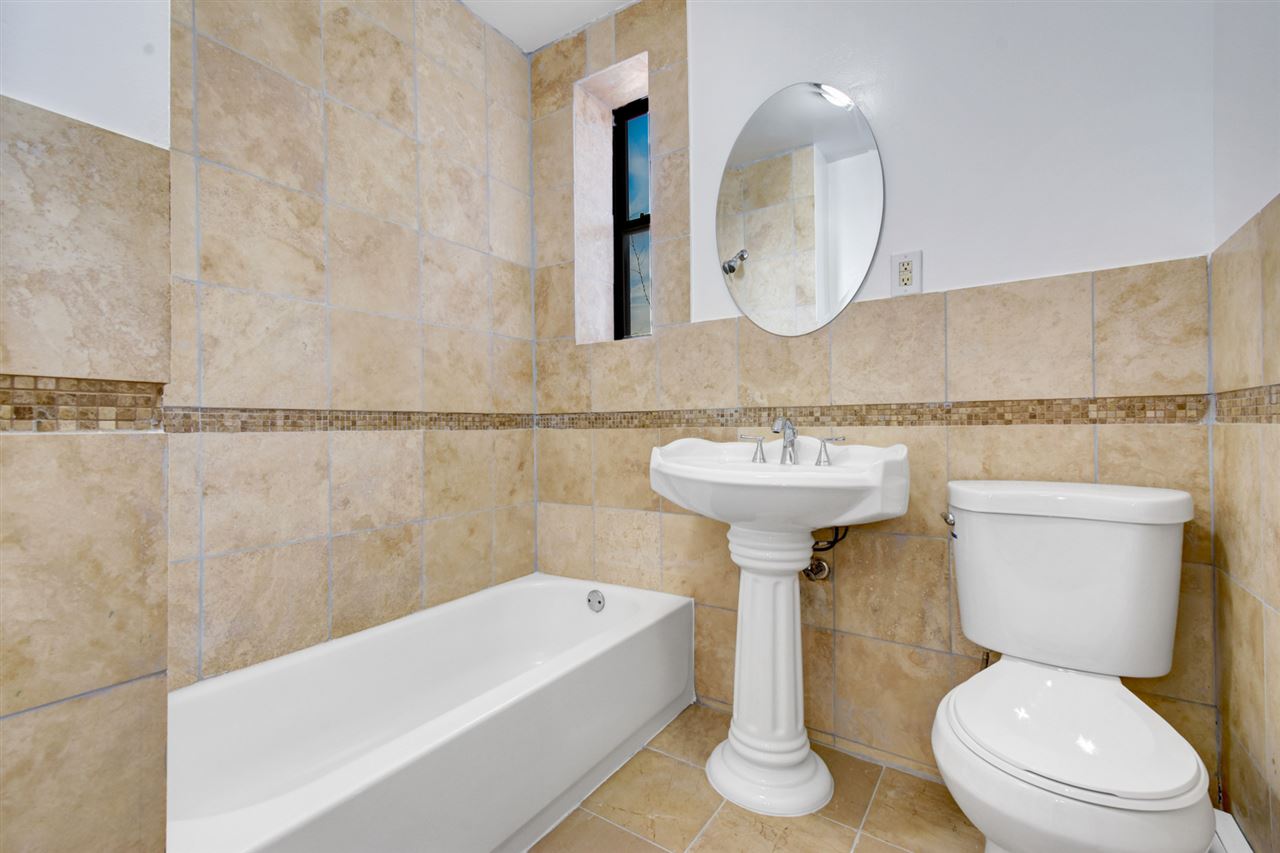 145 HARRISON AVE Unit: 402