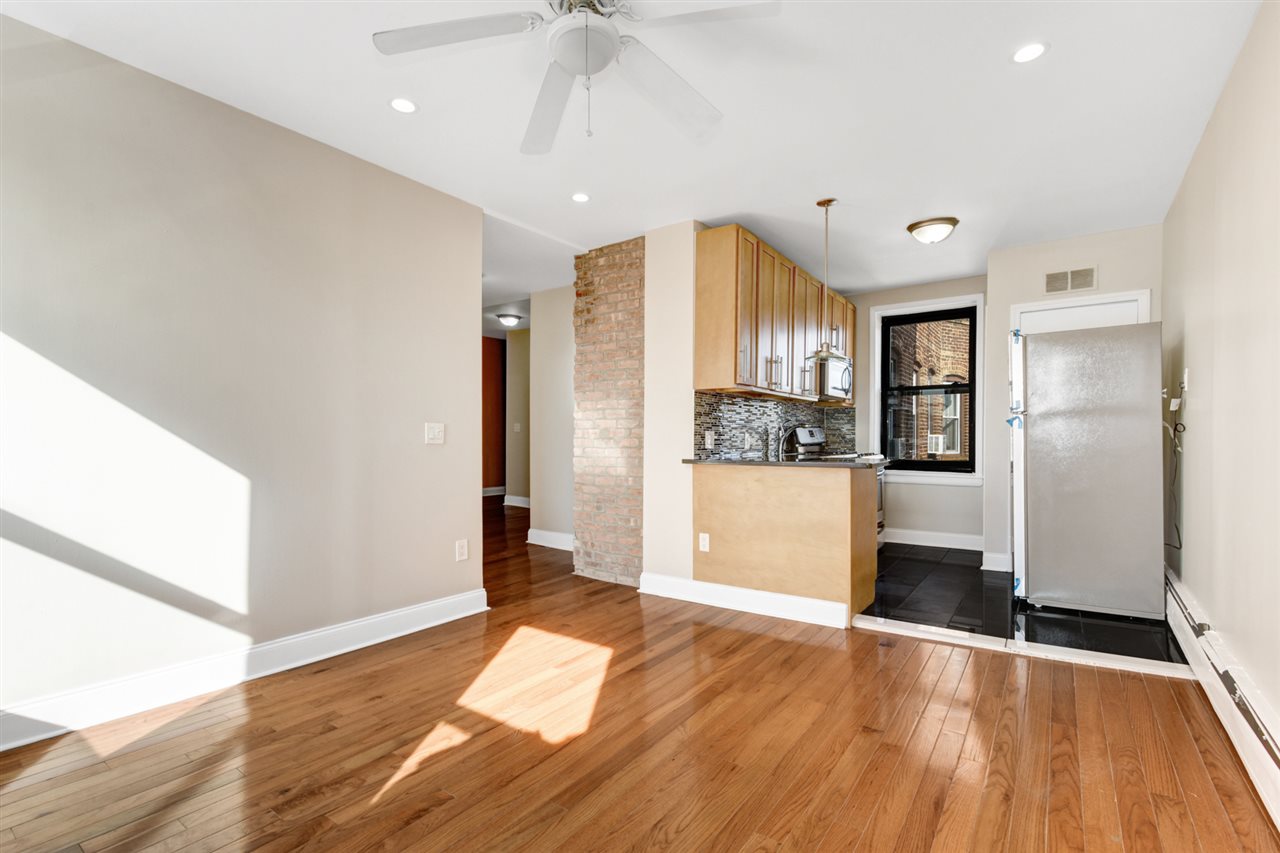 145 HARRISON AVE Unit: 402