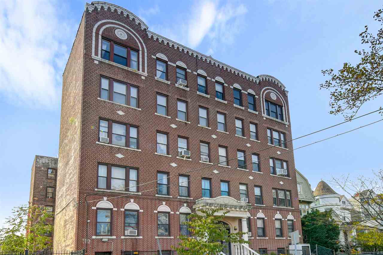145 HARRISON AVE Unit: 402