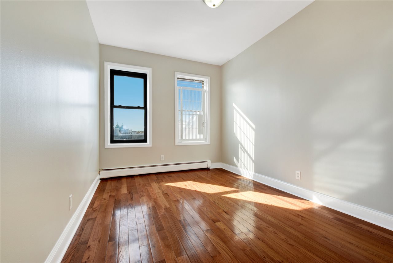 145 HARRISON AVE Unit: 402