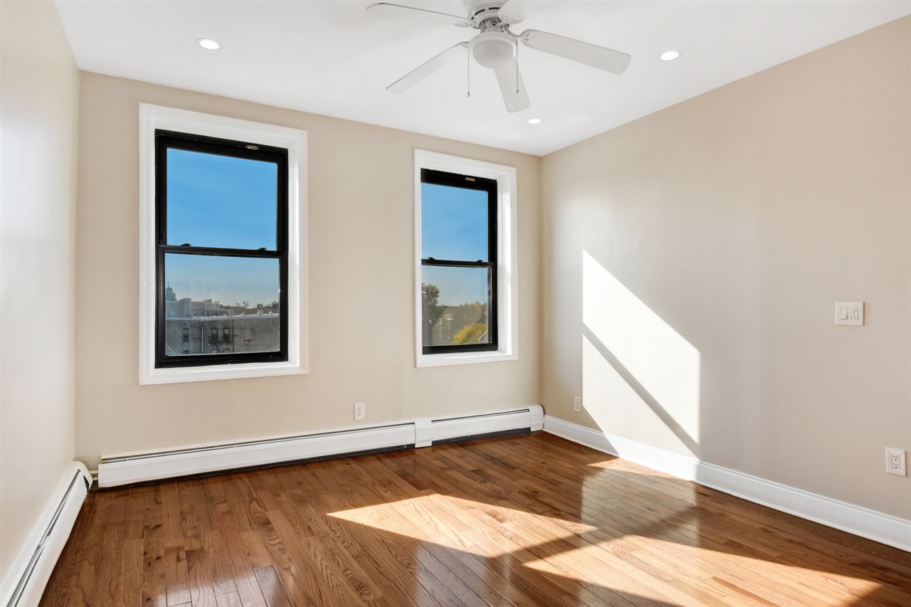 145 HARRISON AVE Unit: 402