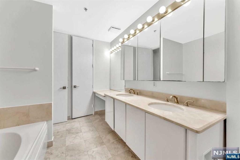 100 Carlyle Drive 3MN