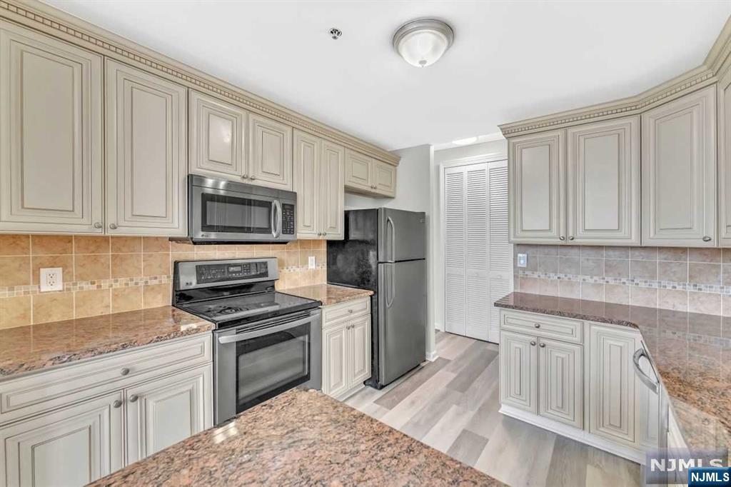 100 Carlyle Drive 3MN