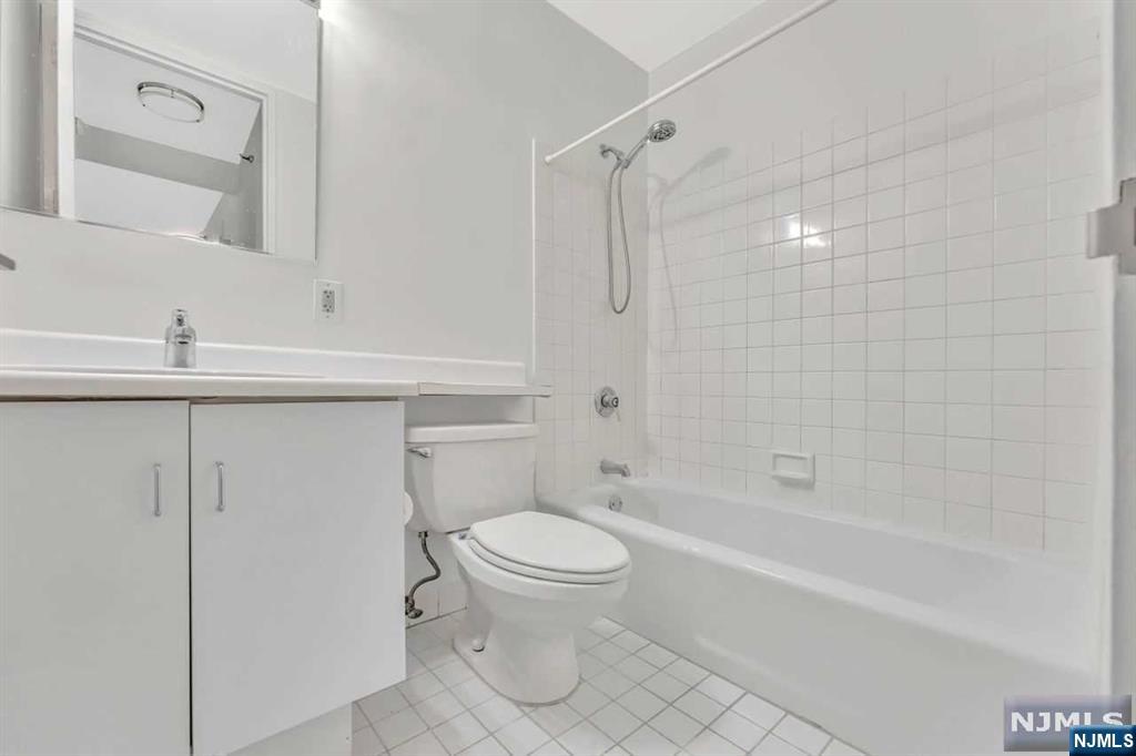 100 Carlyle Drive 3MN