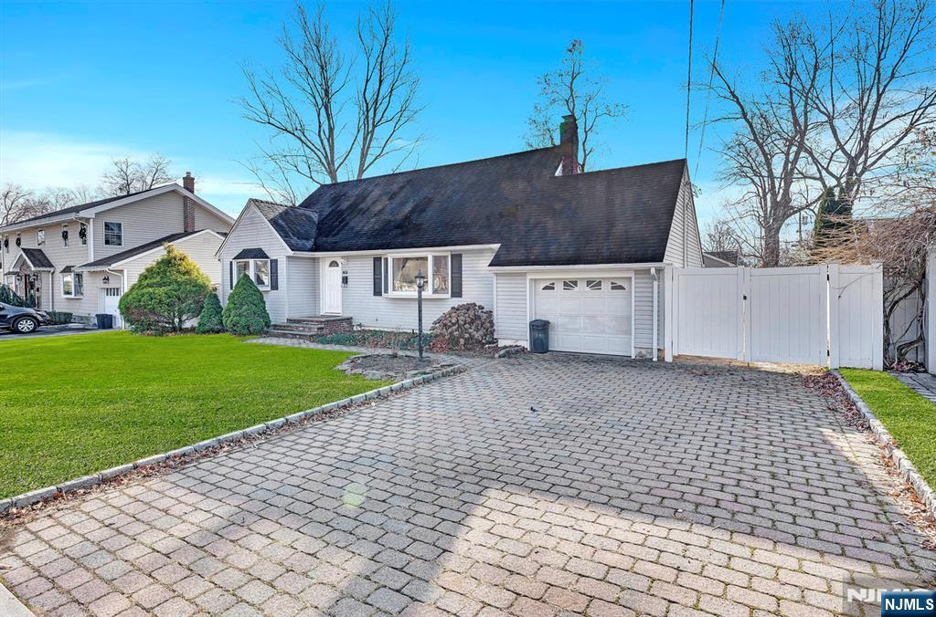 811 River Dell Road