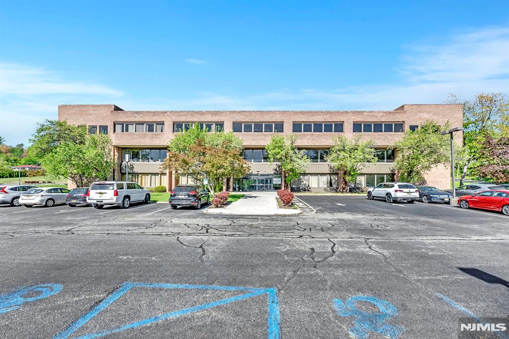 690 Kinderkamack Road 101