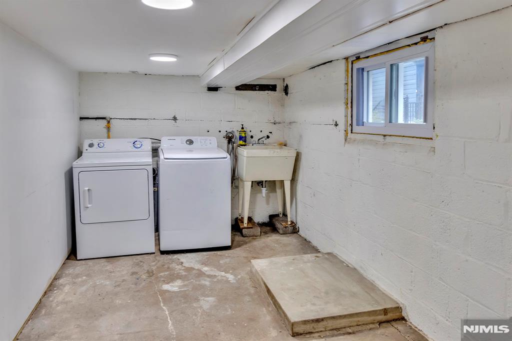 216 Phillips Avenue 1FL