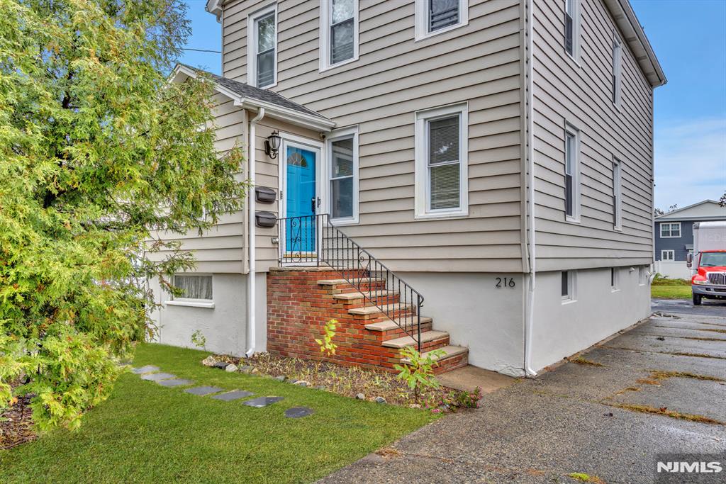 216 Phillips Avenue 1FL