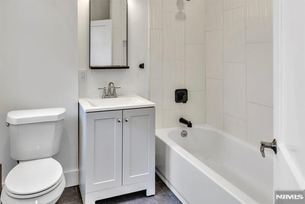 216 Phillips Avenue 1FL