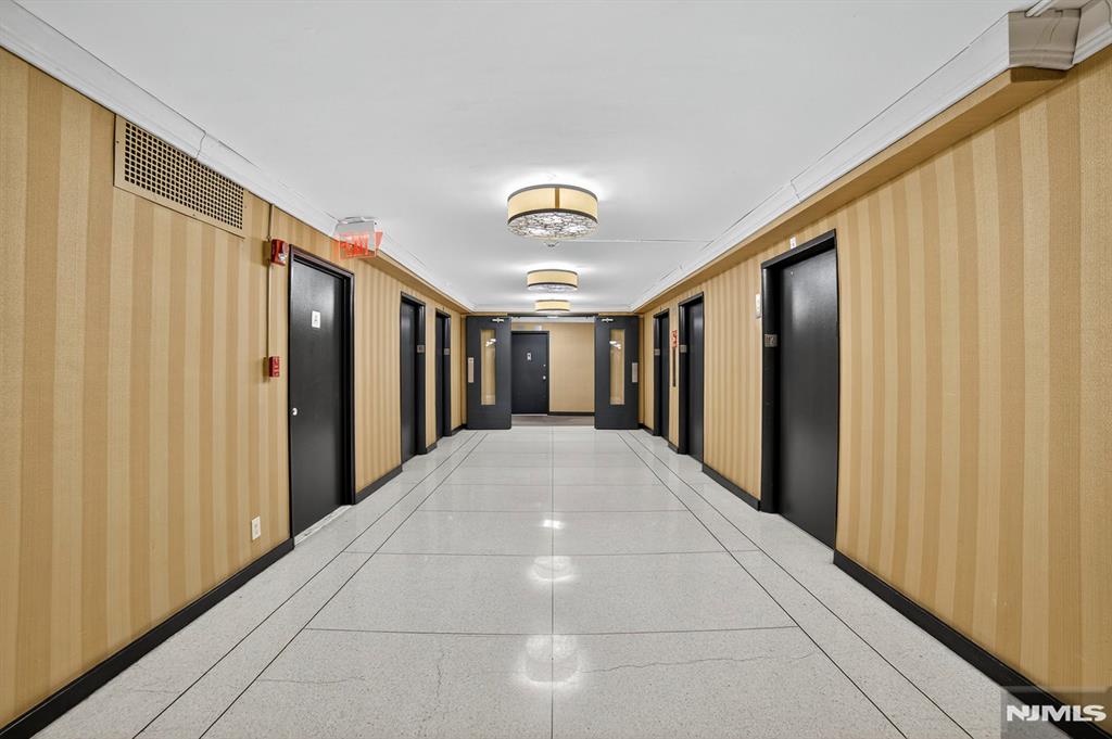 2100 Linwood Avenue 17U