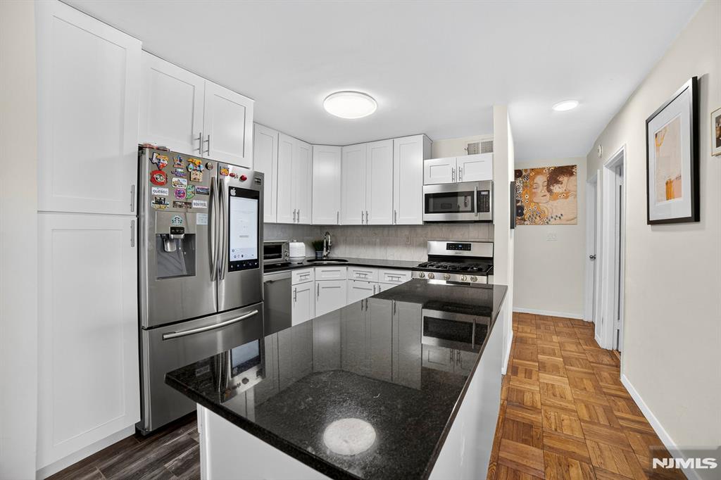 2100 Linwood Avenue 17U