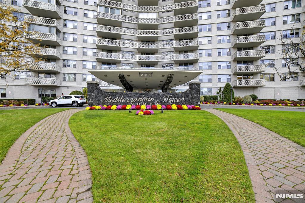 2100 Linwood Avenue 17U