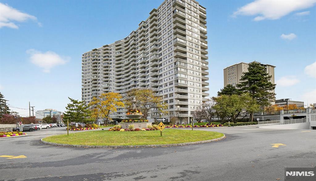 2100 Linwood Avenue 17U