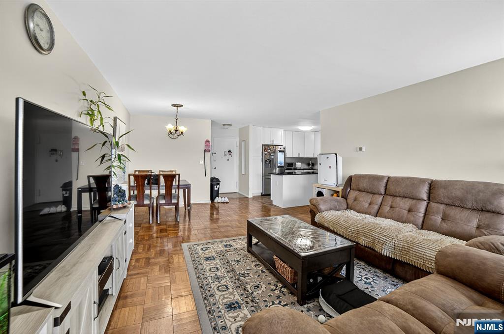 2100 Linwood Avenue 17U