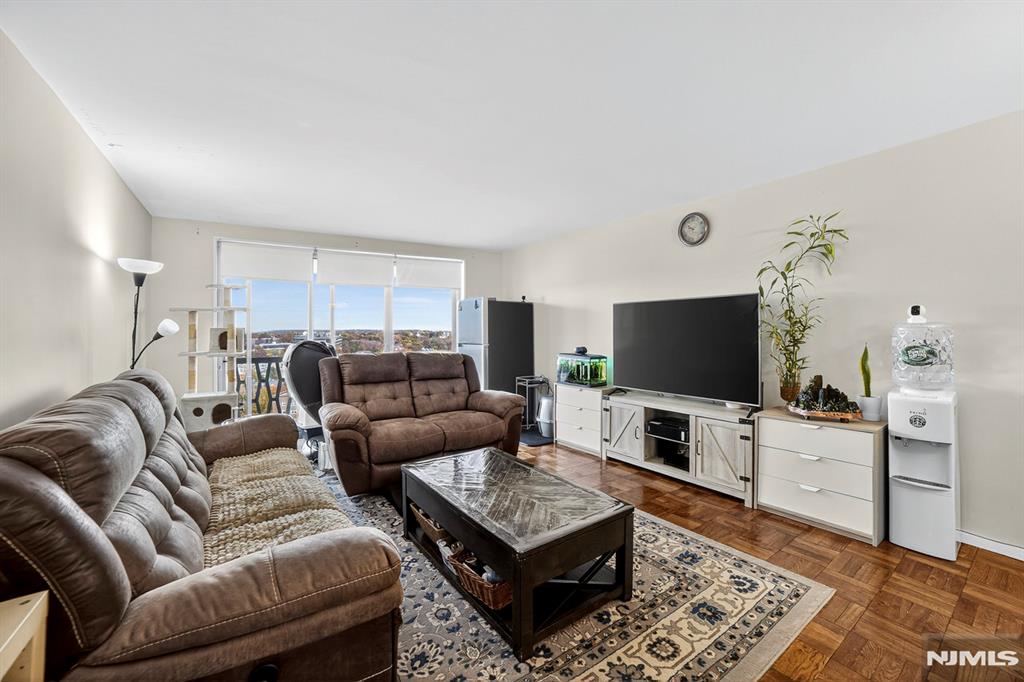 2100 Linwood Avenue 17U