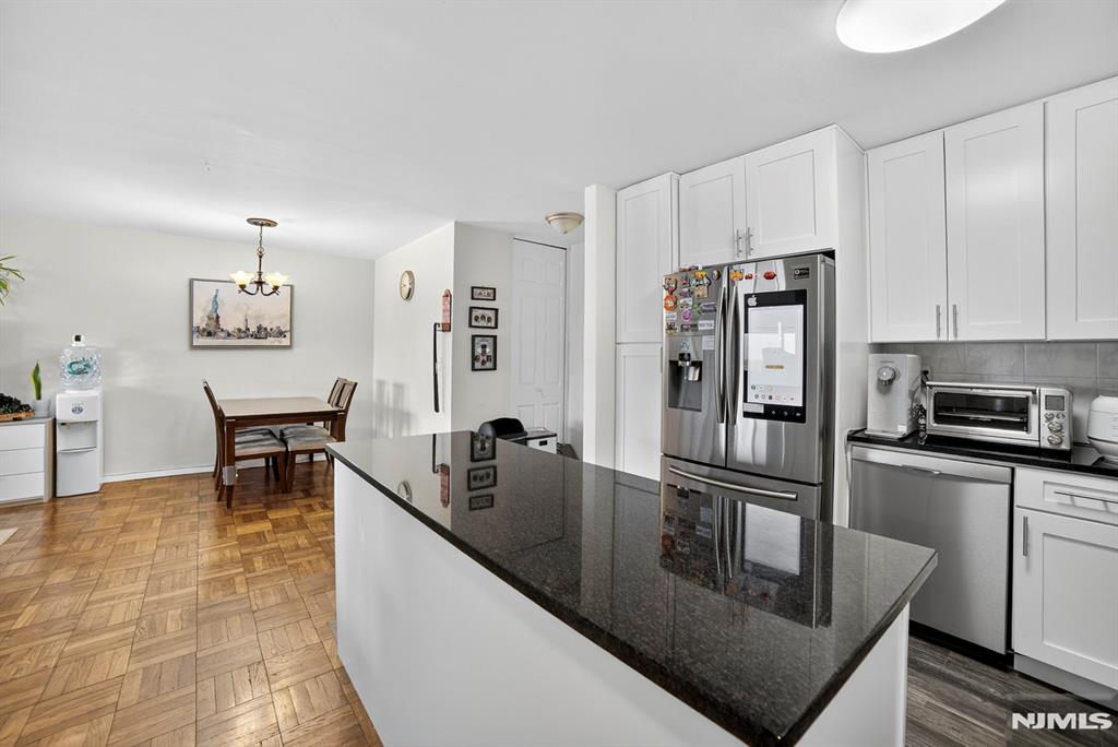 2100 Linwood Avenue 17U