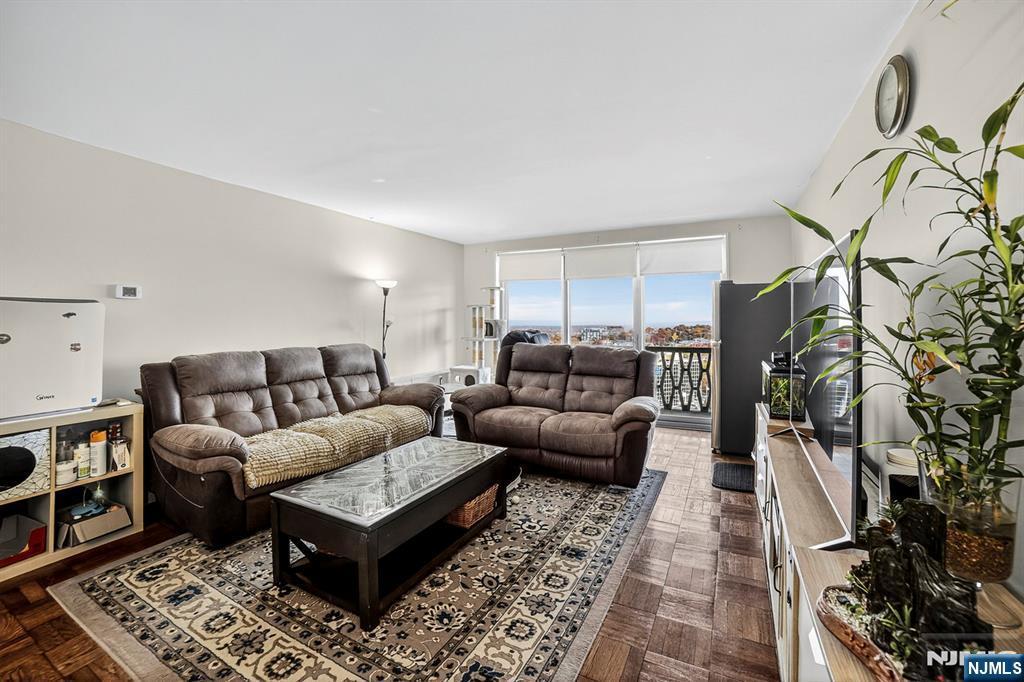 2100 Linwood Avenue 17U