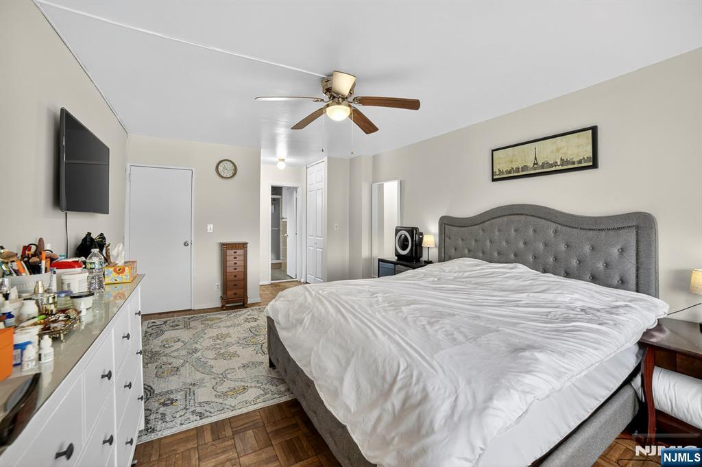 2100 Linwood Avenue 17U