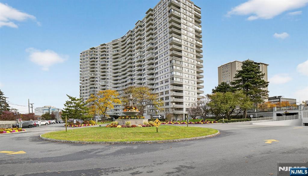 2100 Linwood Avenue 17U