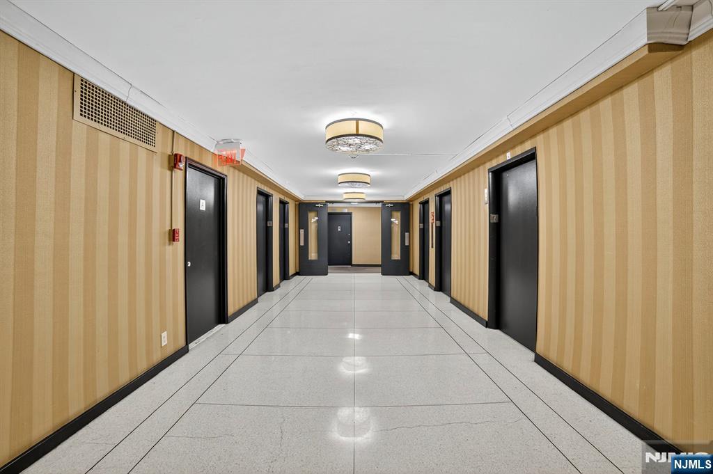 2100 Linwood Avenue 17U