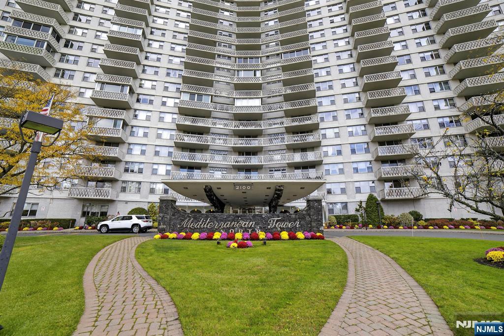 2100 Linwood Avenue 17U