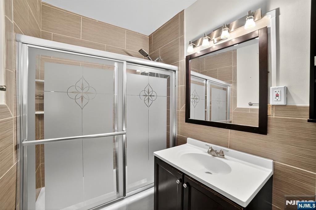 2100 Linwood Avenue 17U