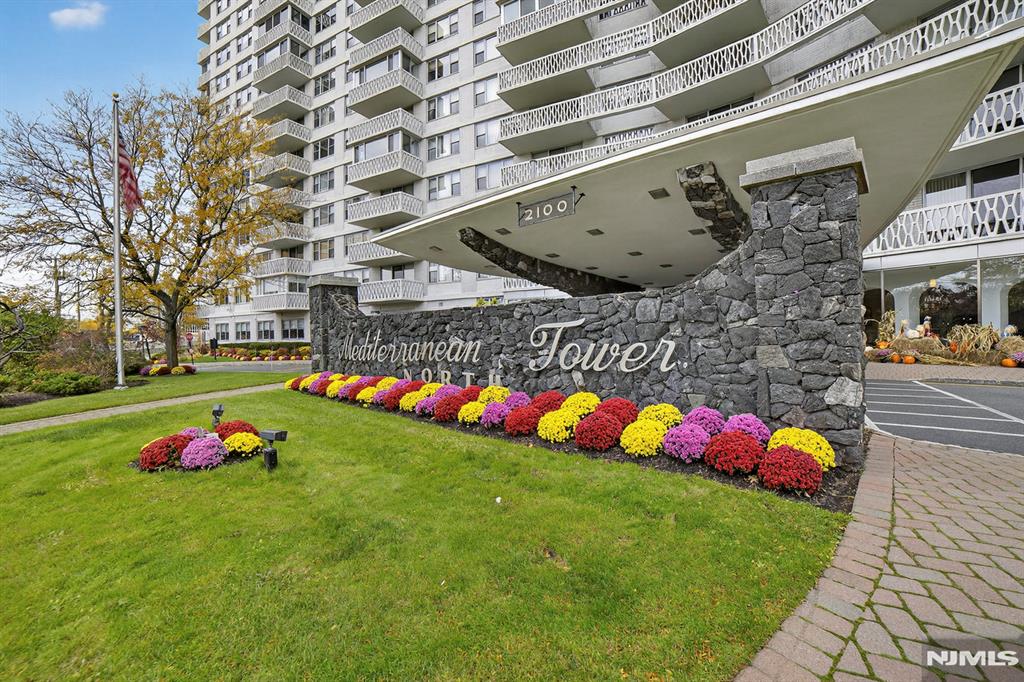 2100 Linwood Avenue 17U