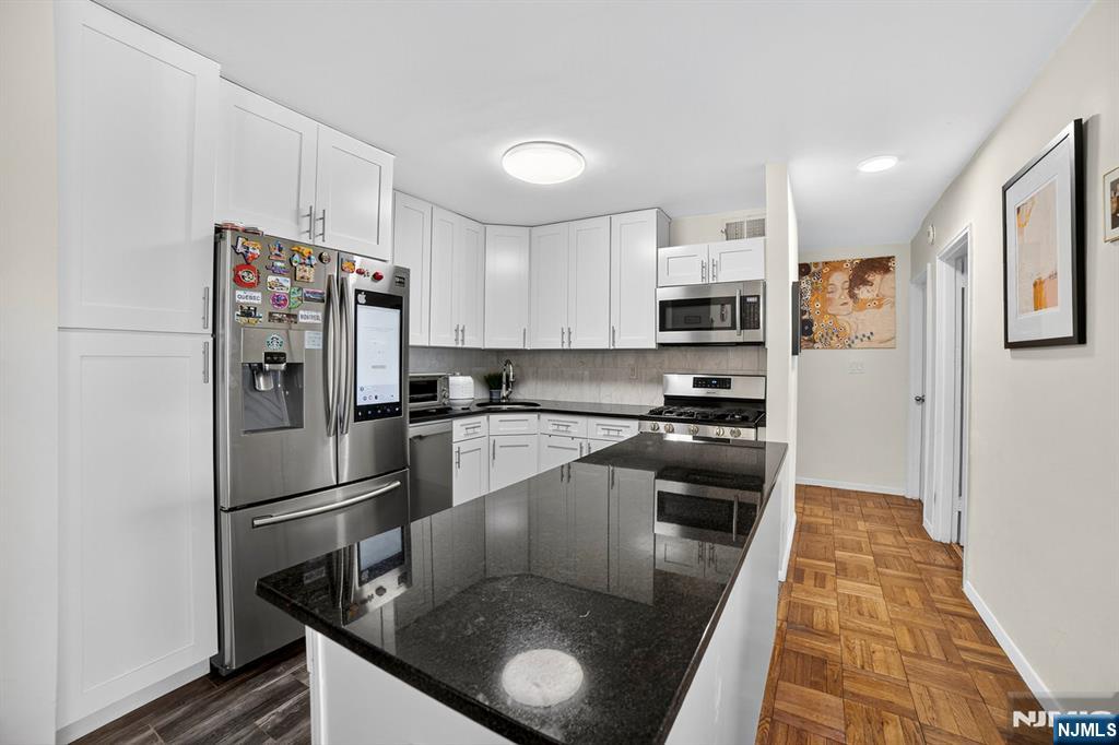 2100 Linwood Avenue 17U