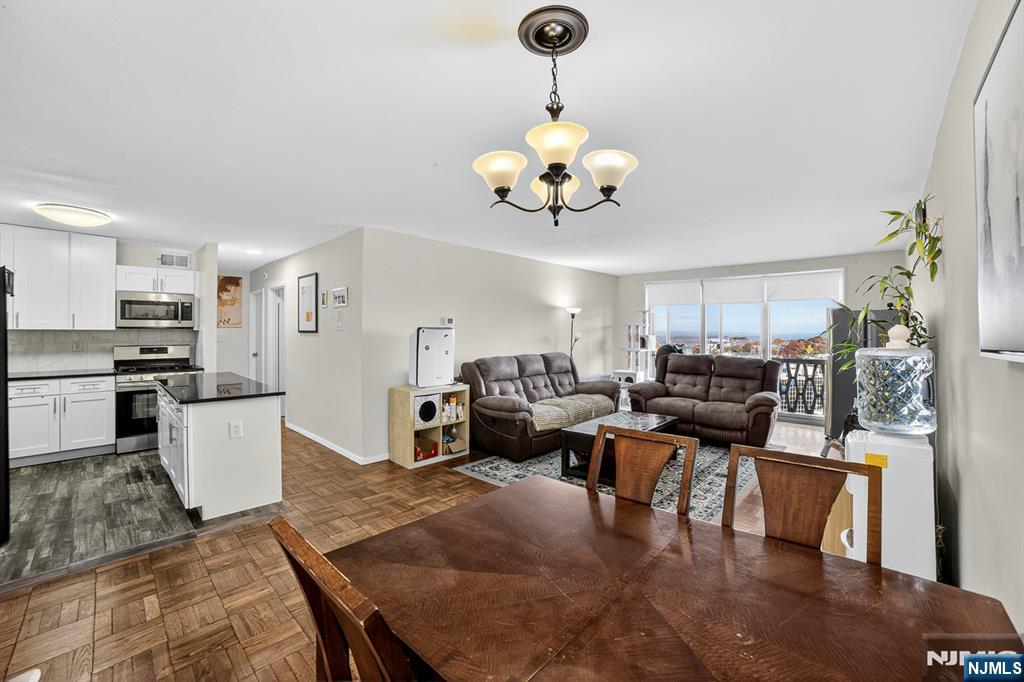 2100 Linwood Avenue 17U