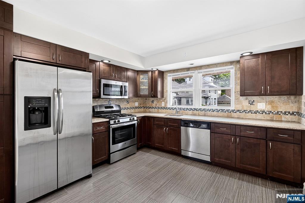 437 2nd Street