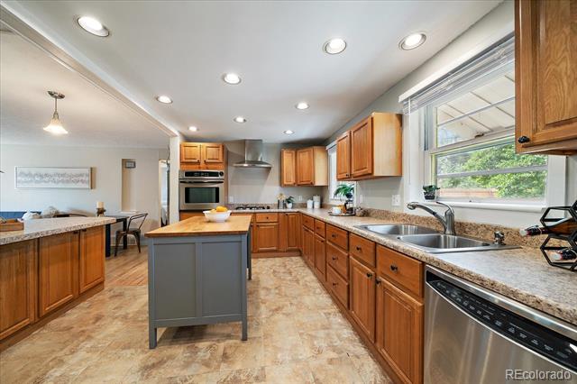 8520 W 55th Drive