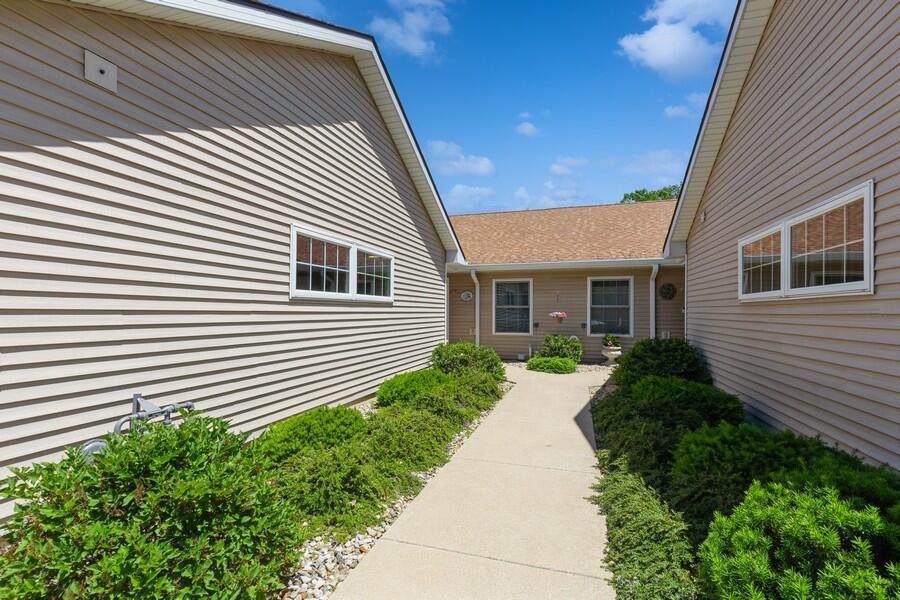 5553 Ivy Path