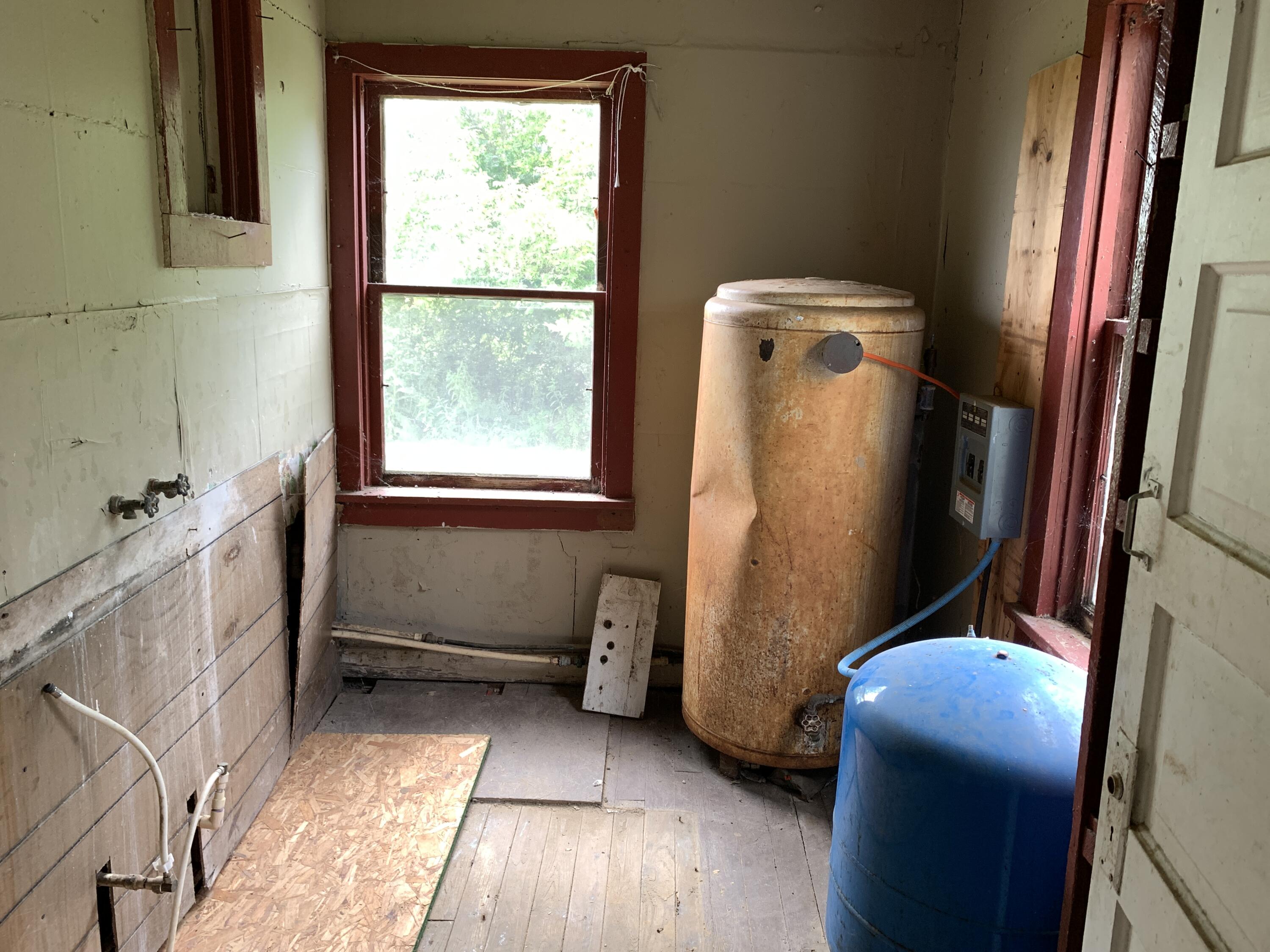 2951 Naomi Road