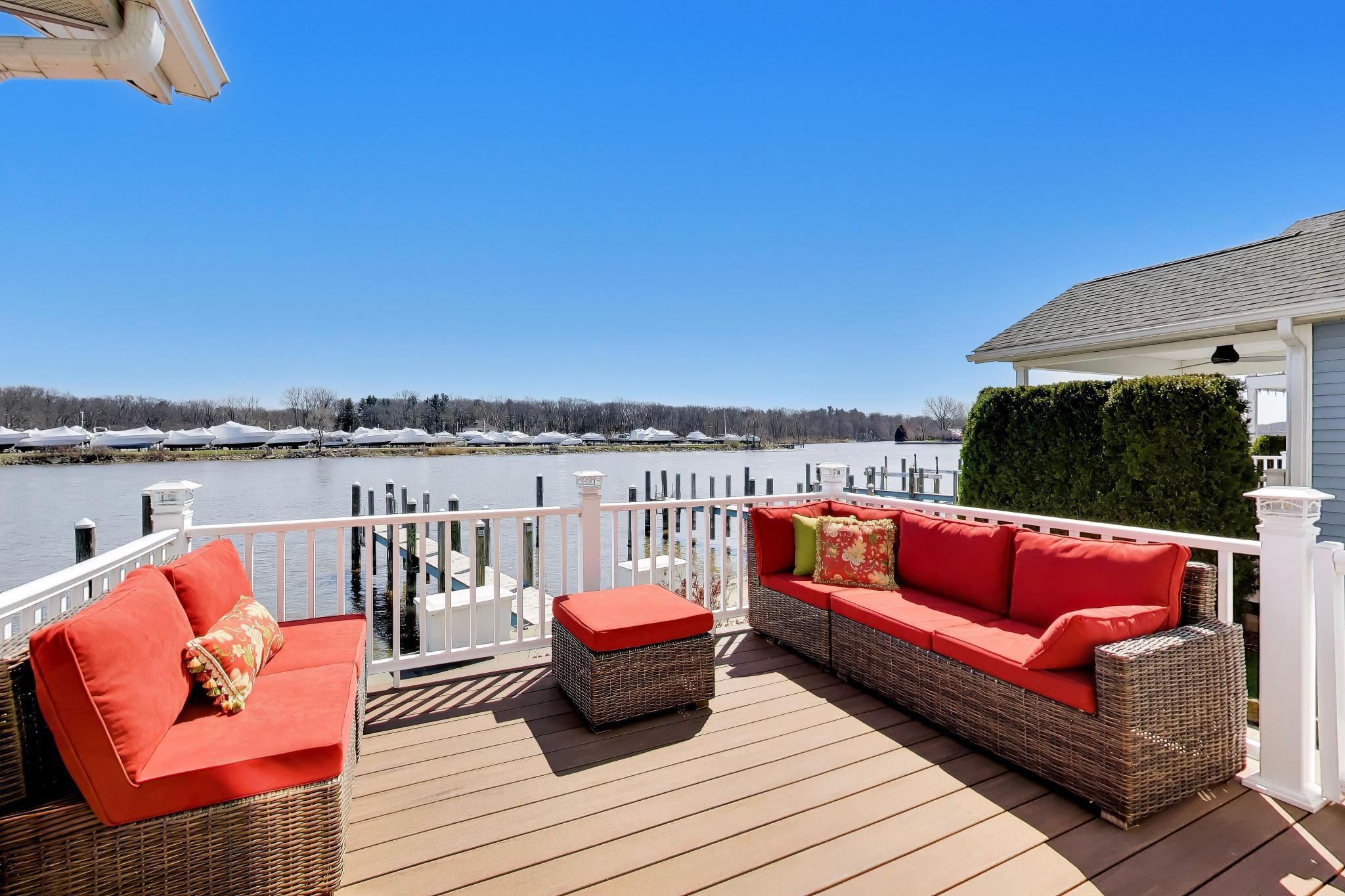 425 Island Pointe Drive, St. Joseph