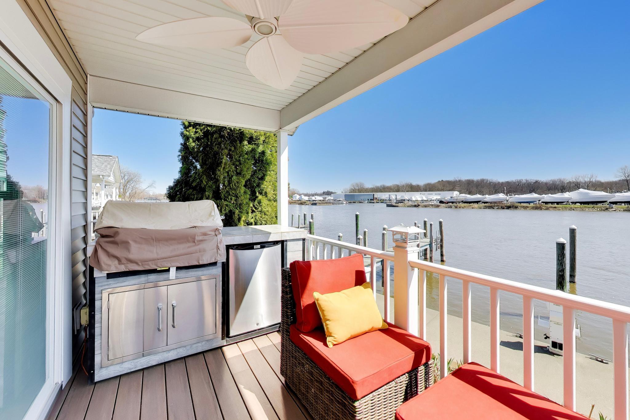 425 Island Pointe Drive, St. Joseph