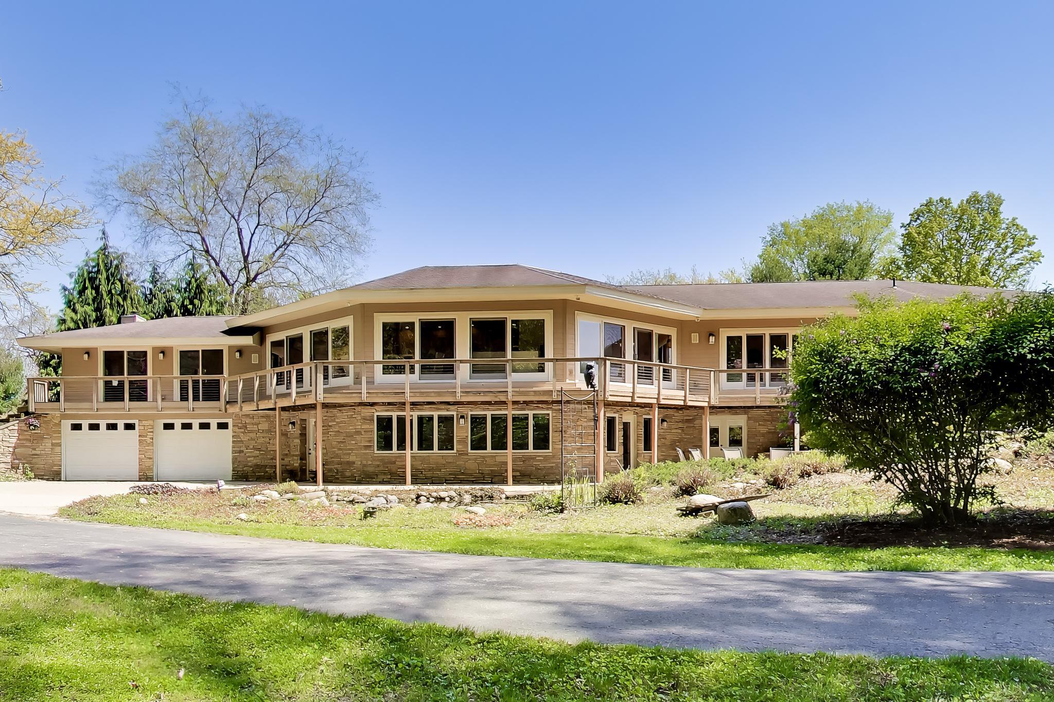 5499 Topanga Drive